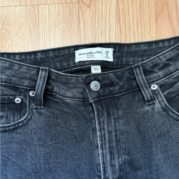 Abercrombie & Fitch The Mom High Rise Black Jeans Size 28 - Picture 3 of 6